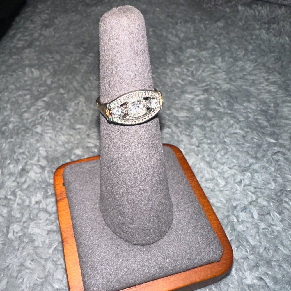 Banana Republic goldtone cz ring sz 6